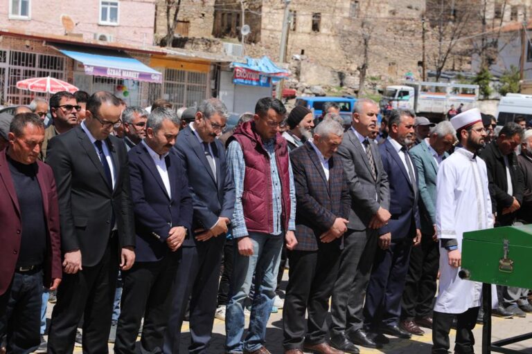Milletvekili Adayı Cevahir Uzkurt Şehit Hilmi Erbay’ın Babasının Cenaze Merazimine Katıldı