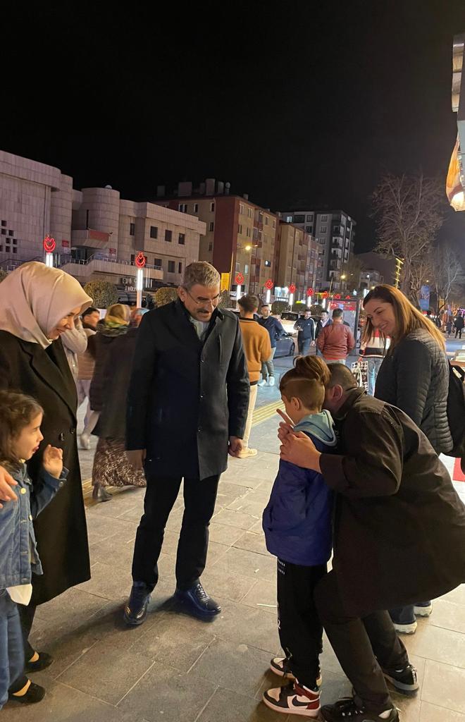 Milletvekili Adayı Cevahir Uzkurt Mecburiyet Caddesinde Niğdeli Vatandaşlarla Buluştu