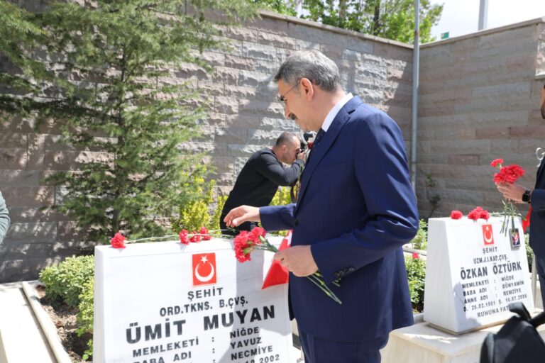 Ramazan Bayramı Arefesinde Şehitlik Ziyareti