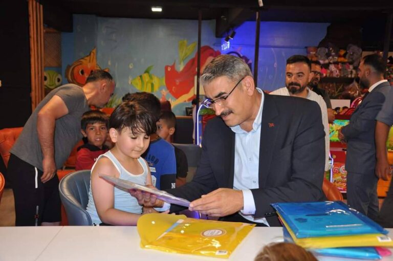 Ülkenin Geleceği Çocuklara Hediyeler