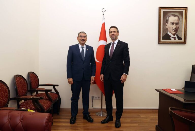 Enerji ve Tabii Kaynaklar Bakanı Alparslan Bayraktar’a TBMM’de Ziyaret